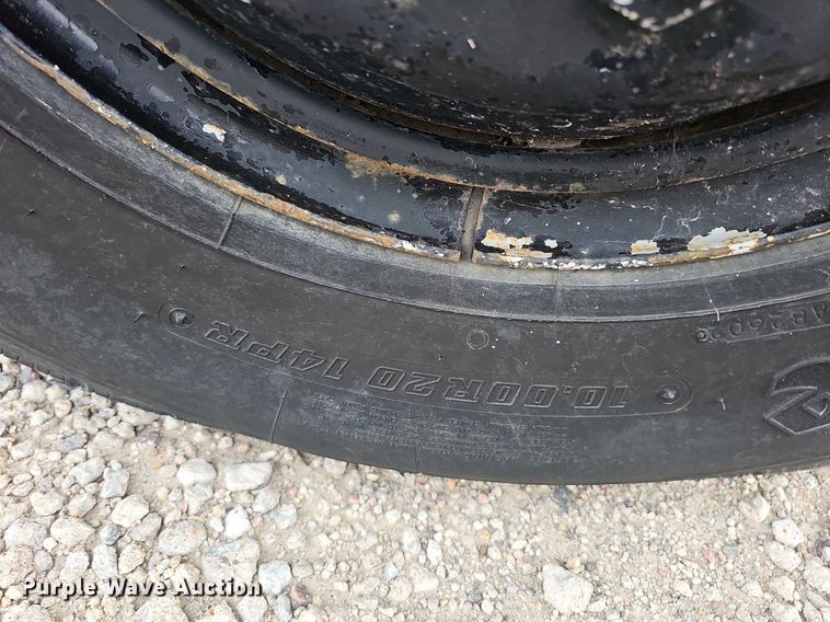 image for item DQ0117 1989 Ford B700  school bus