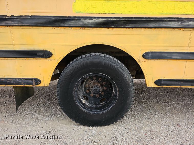 image for item DQ0117 1989 Ford B700  school bus