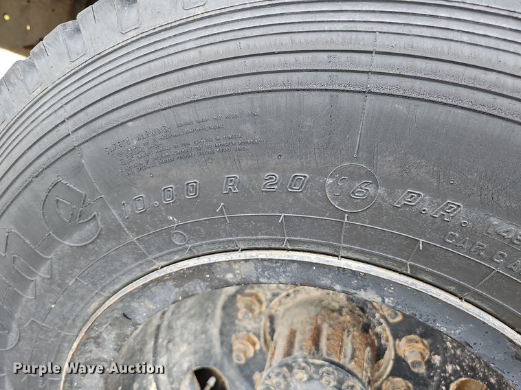 image for item DQ0117 1989 Ford B700  school bus