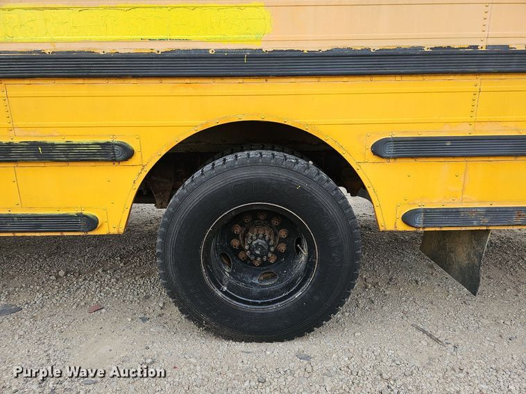 image for item DQ0117 1989 Ford B700  school bus
