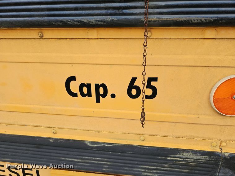 image for item DQ0117 1989 Ford B700  school bus