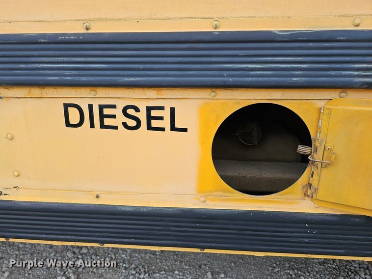 image for item DQ0117 1989 Ford B700  school bus