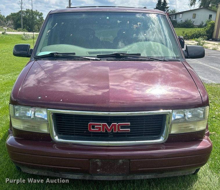 image for item DQ0845 2002 GMC Safari  van