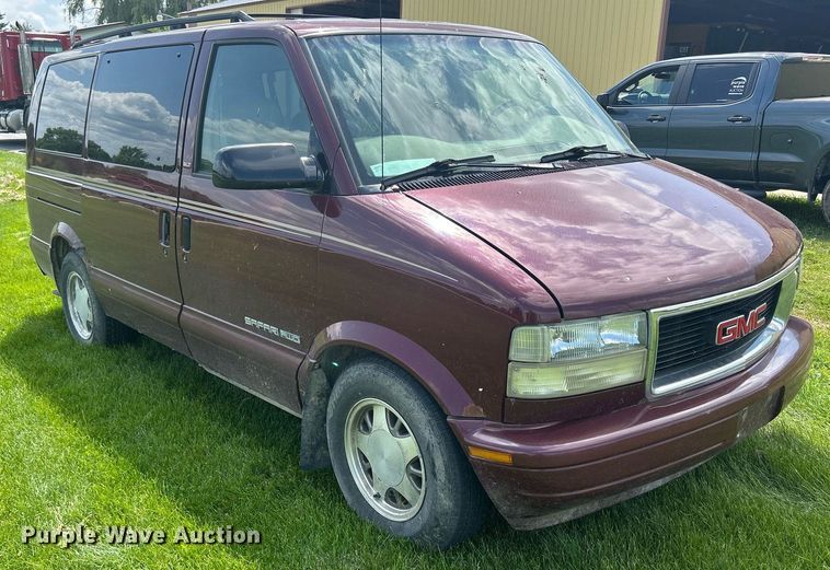 image for item DQ0845 2002 GMC Safari  van