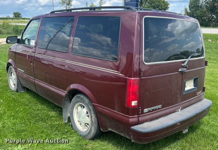 image for item DQ0845 2002 GMC Safari  van