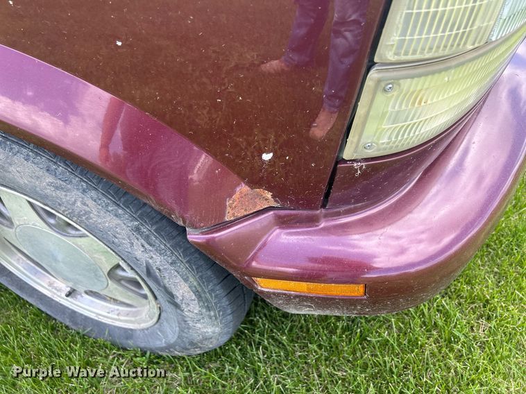 image for item DQ0845 2002 GMC Safari  van