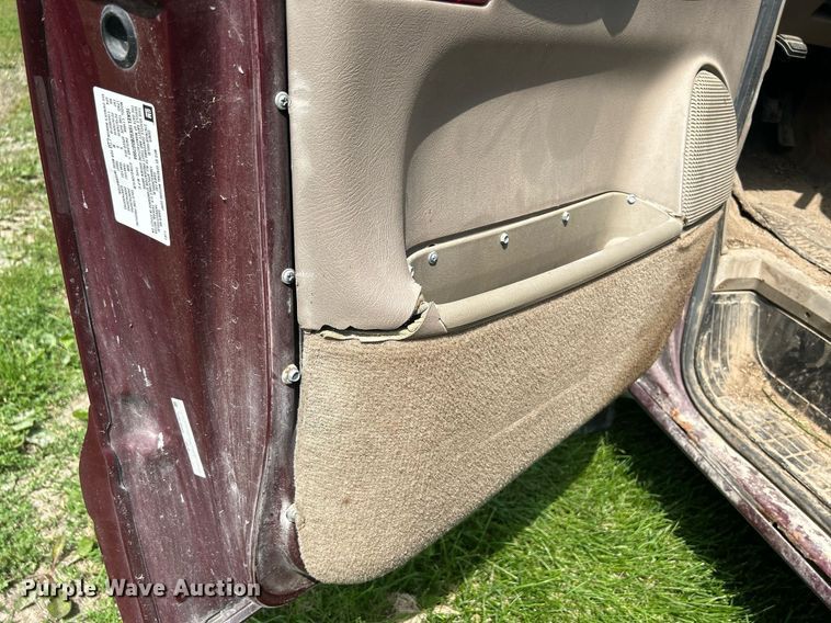 image for item DQ0845 2002 GMC Safari  van