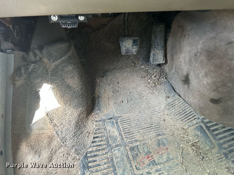 image for item DQ0845 2002 GMC Safari  van