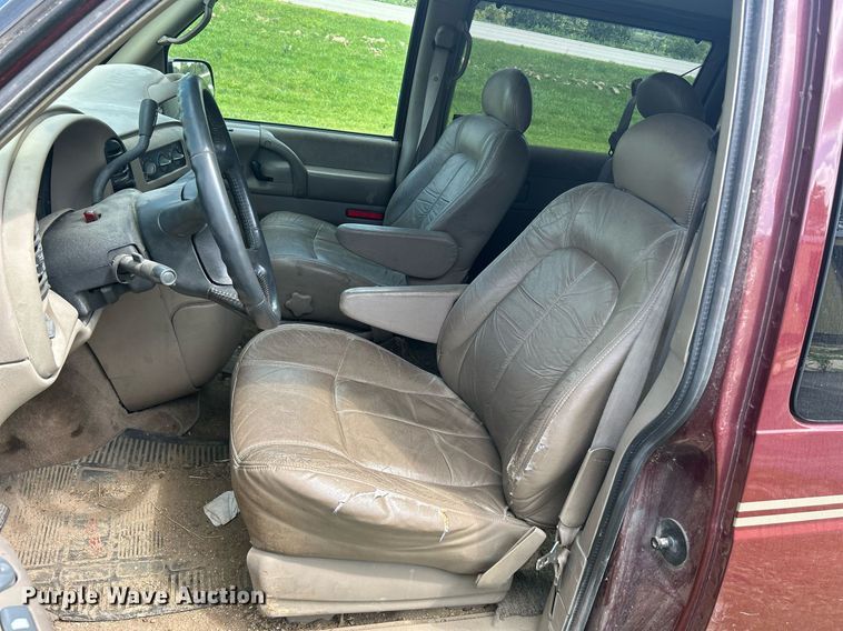 image for item DQ0845 2002 GMC Safari  van