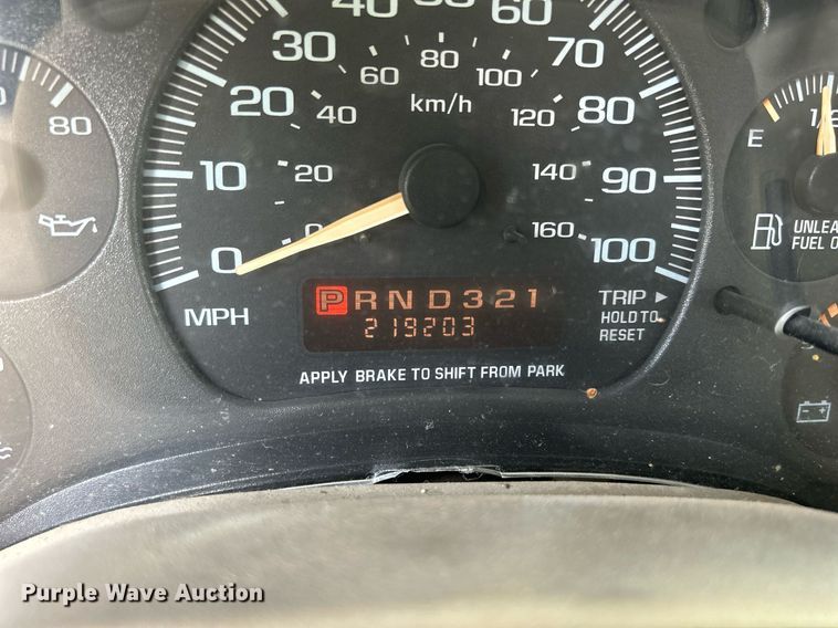 image for item DQ0845 2002 GMC Safari  van