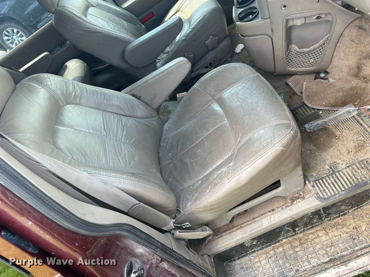 image for item DQ0845 2002 GMC Safari  van
