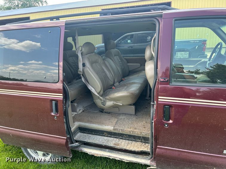 image for item DQ0845 2002 GMC Safari  van