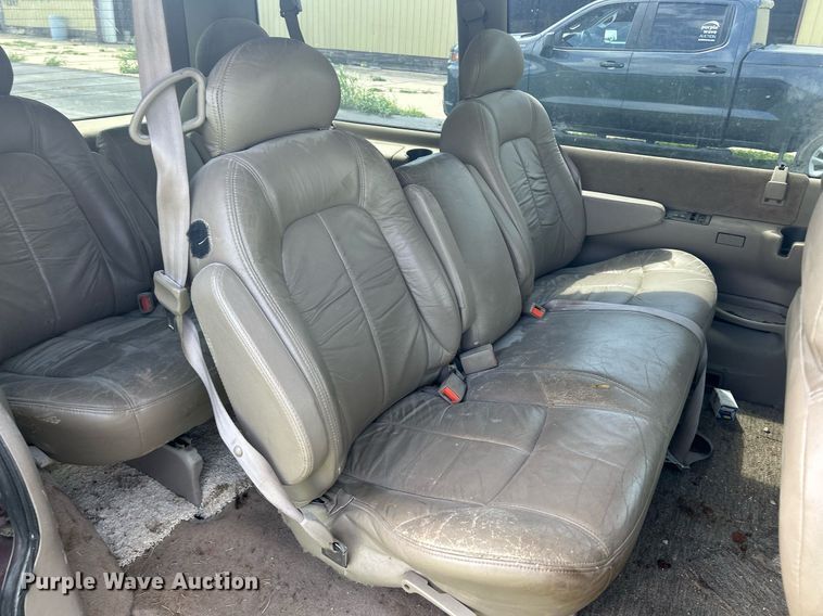image for item DQ0845 2002 GMC Safari  van