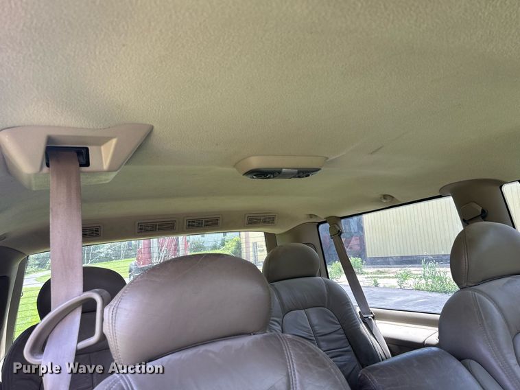 image for item DQ0845 2002 GMC Safari  van