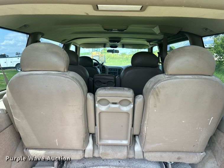 image for item DQ0845 2002 GMC Safari  van
