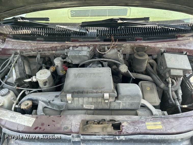 image for item DQ0845 2002 GMC Safari  van