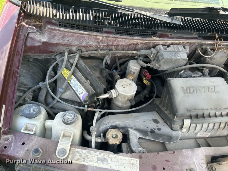image for item DQ0845 2002 GMC Safari  van