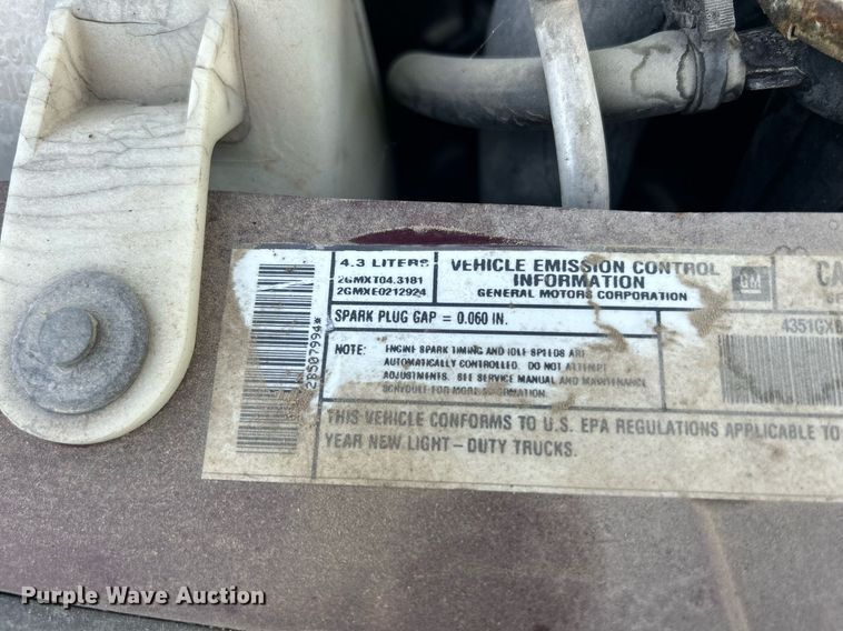 image for item DQ0845 2002 GMC Safari  van