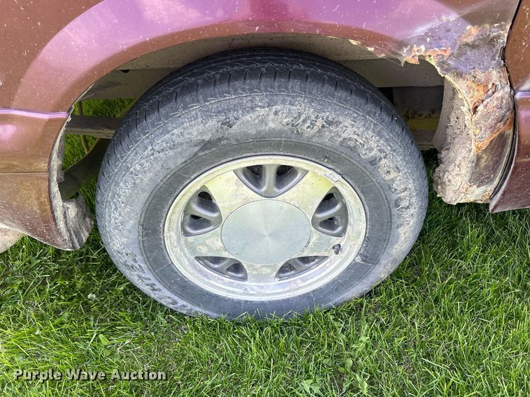 image for item DQ0845 2002 GMC Safari  van