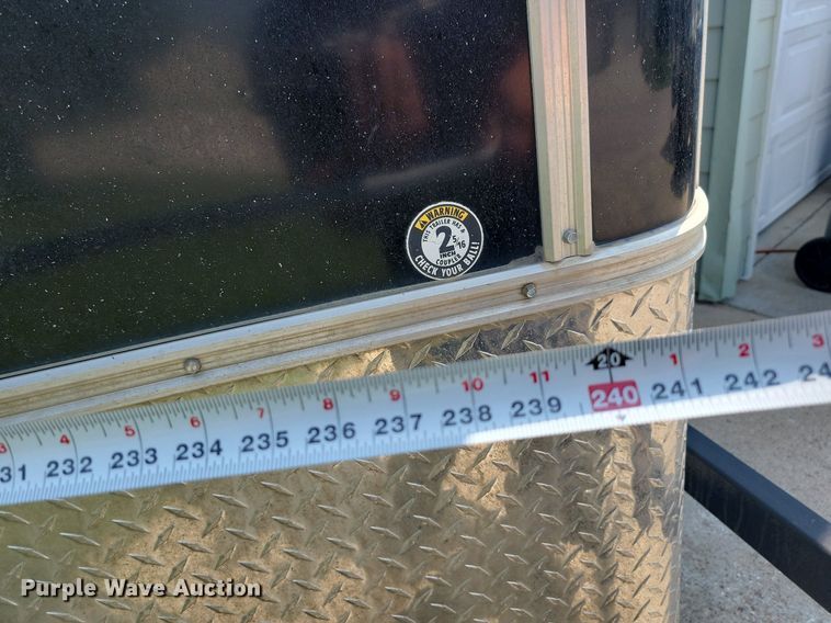 image for item DQ7493 2015 H&H TC 16 2  enclosed cargo trailer