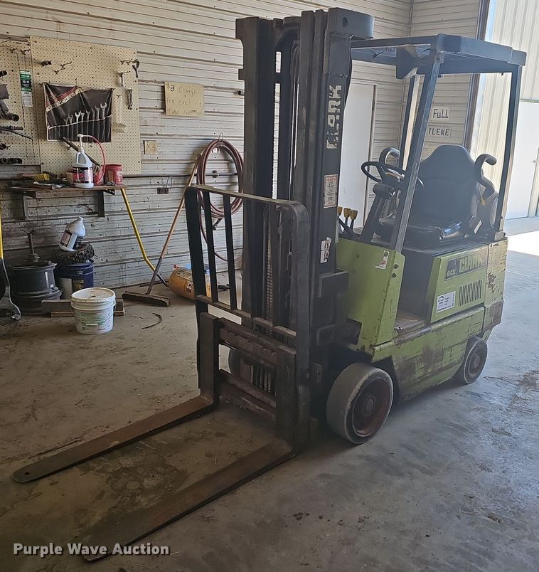 image for item DR3400 Clark GCX15E  forklift