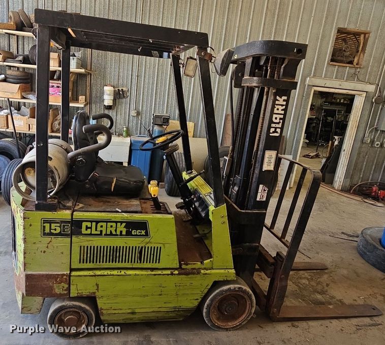 image for item DR3400 Clark GCX15E  forklift
