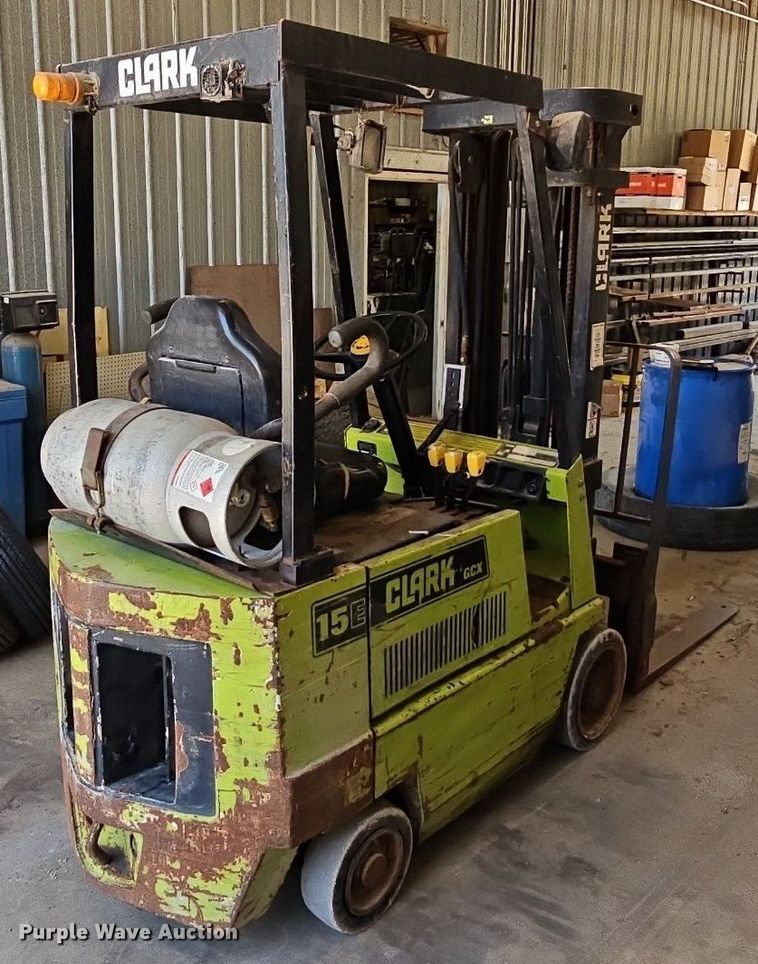 image for item DR3400 Clark GCX15E  forklift