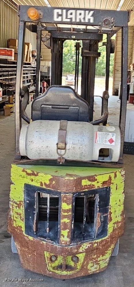 image for item DR3400 Clark GCX15E  forklift