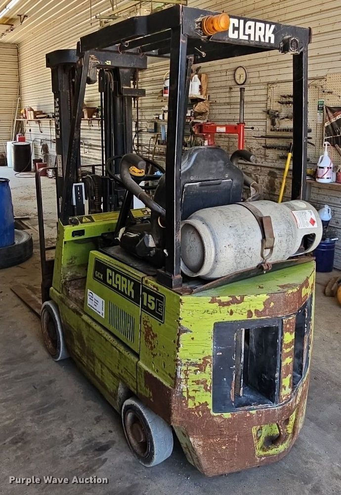 image for item DR3400 Clark GCX15E  forklift