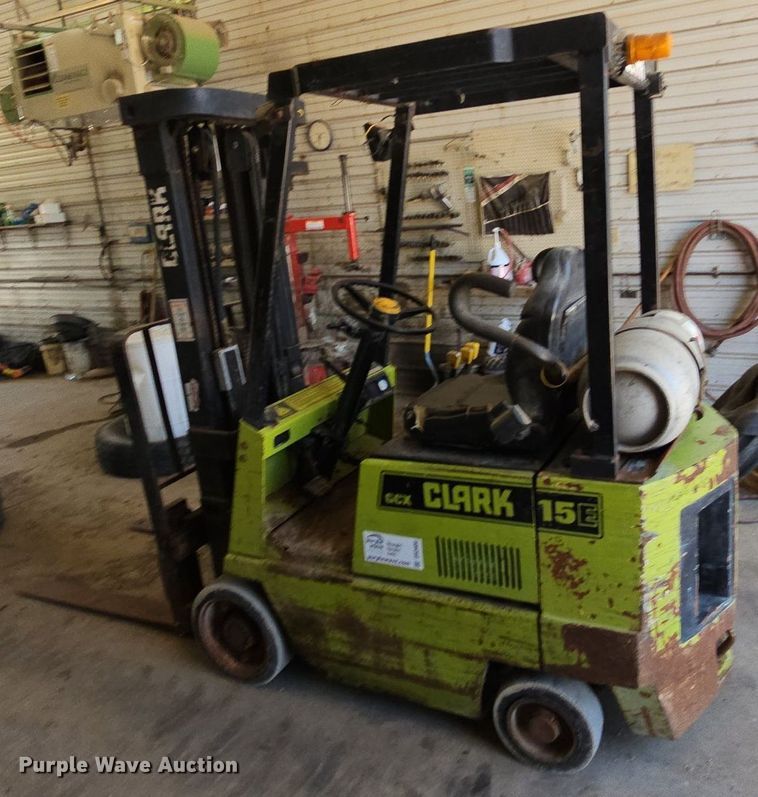 image for item DR3400 Clark GCX15E  forklift