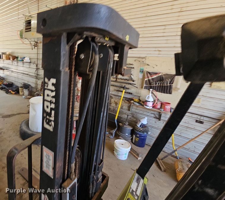 image for item DR3400 Clark GCX15E  forklift