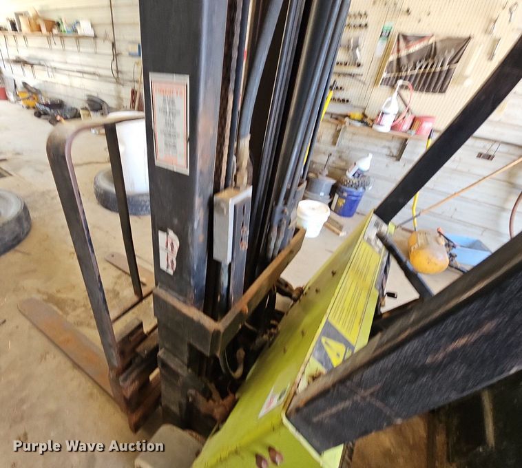 image for item DR3400 Clark GCX15E  forklift