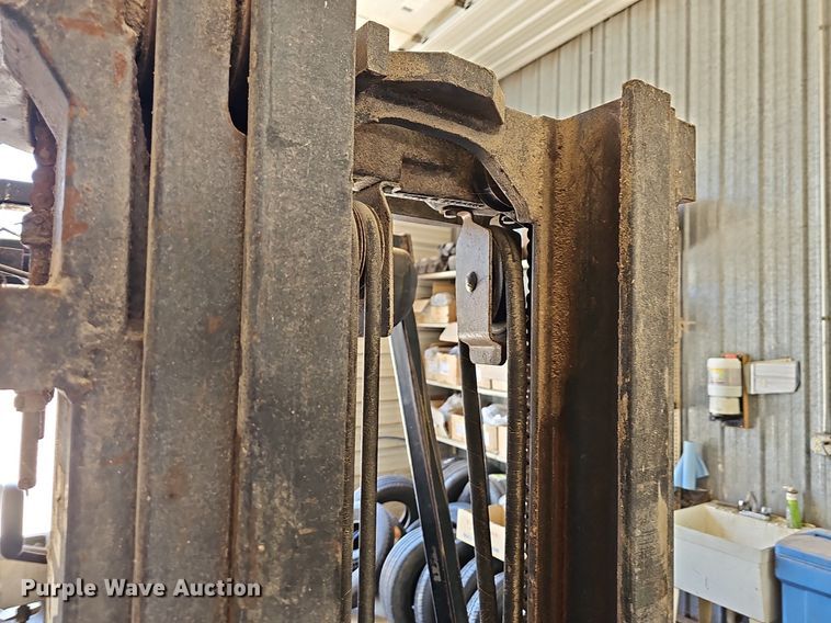 image for item DR3400 Clark GCX15E  forklift