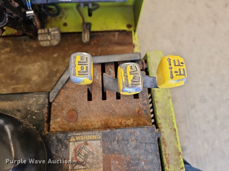 image for item DR3400 Clark GCX15E  forklift