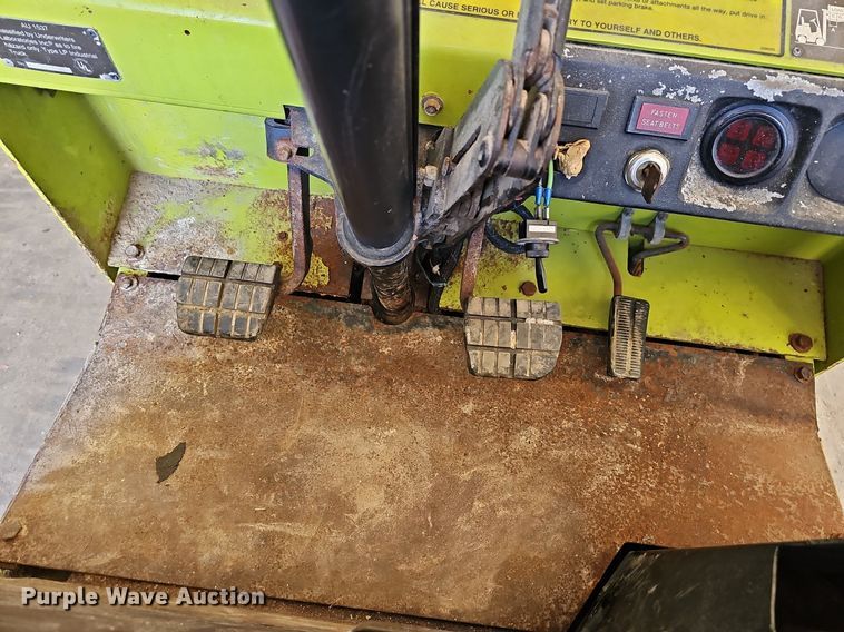 image for item DR3400 Clark GCX15E  forklift