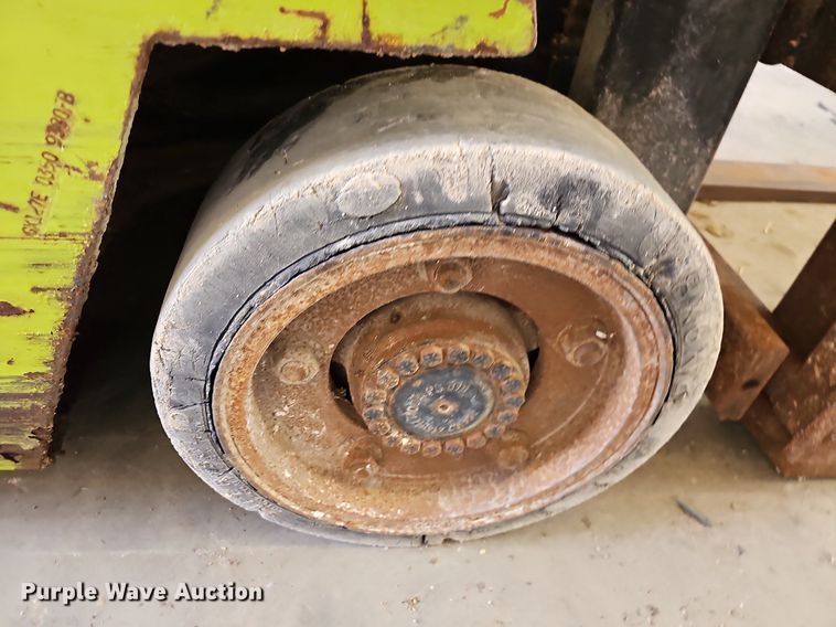 image for item DR3400 Clark GCX15E  forklift