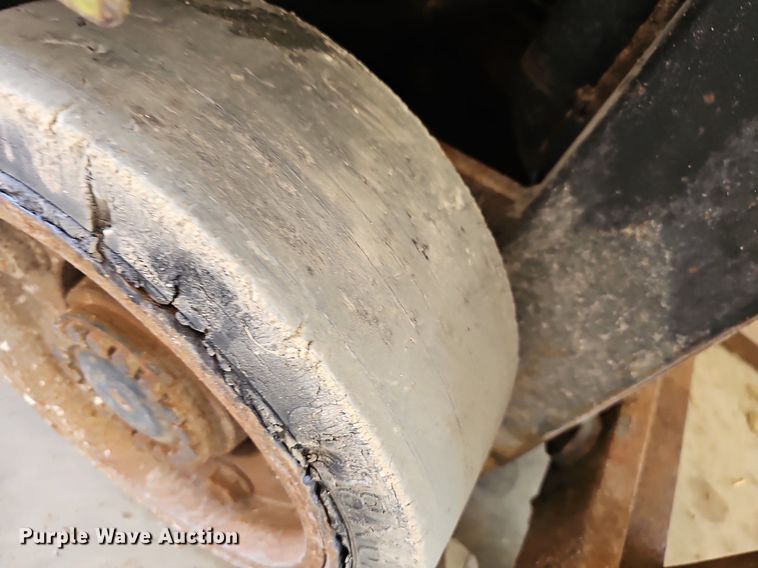 image for item DR3400 Clark GCX15E  forklift