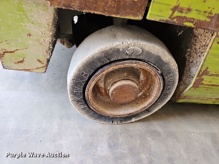 image for item DR3400 Clark GCX15E  forklift