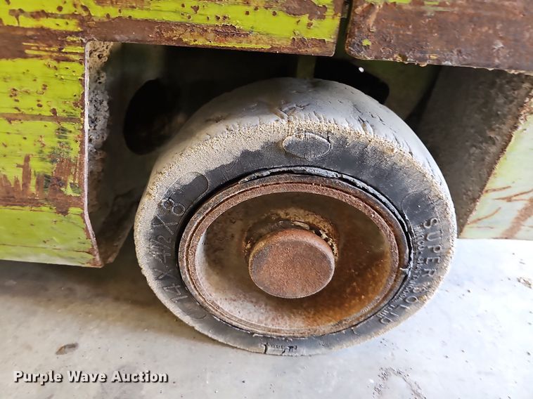 image for item DR3400 Clark GCX15E  forklift