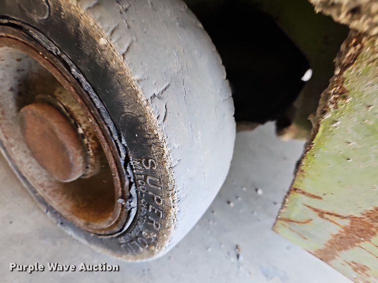 image for item DR3400 Clark GCX15E  forklift