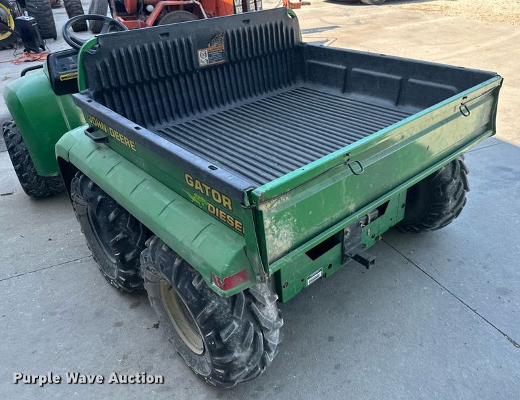 image for item DS2105 2006 John  Deere Gator  utility vehicle
