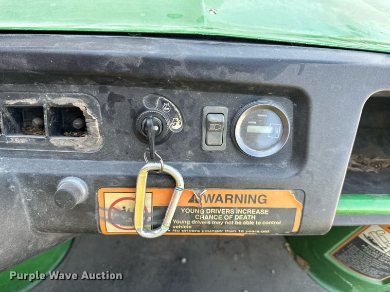 image for item DS2105 2006 John  Deere Gator  utility vehicle