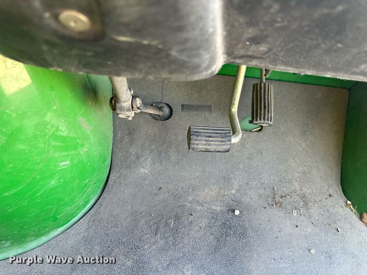 image for item DS2105 2006 John  Deere Gator  utility vehicle