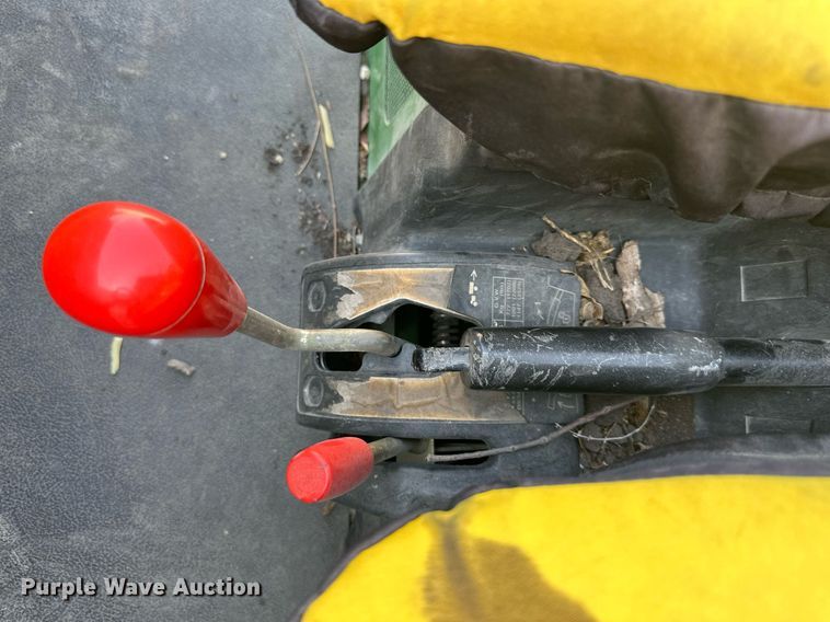 image for item DS2105 2006 John  Deere Gator  utility vehicle