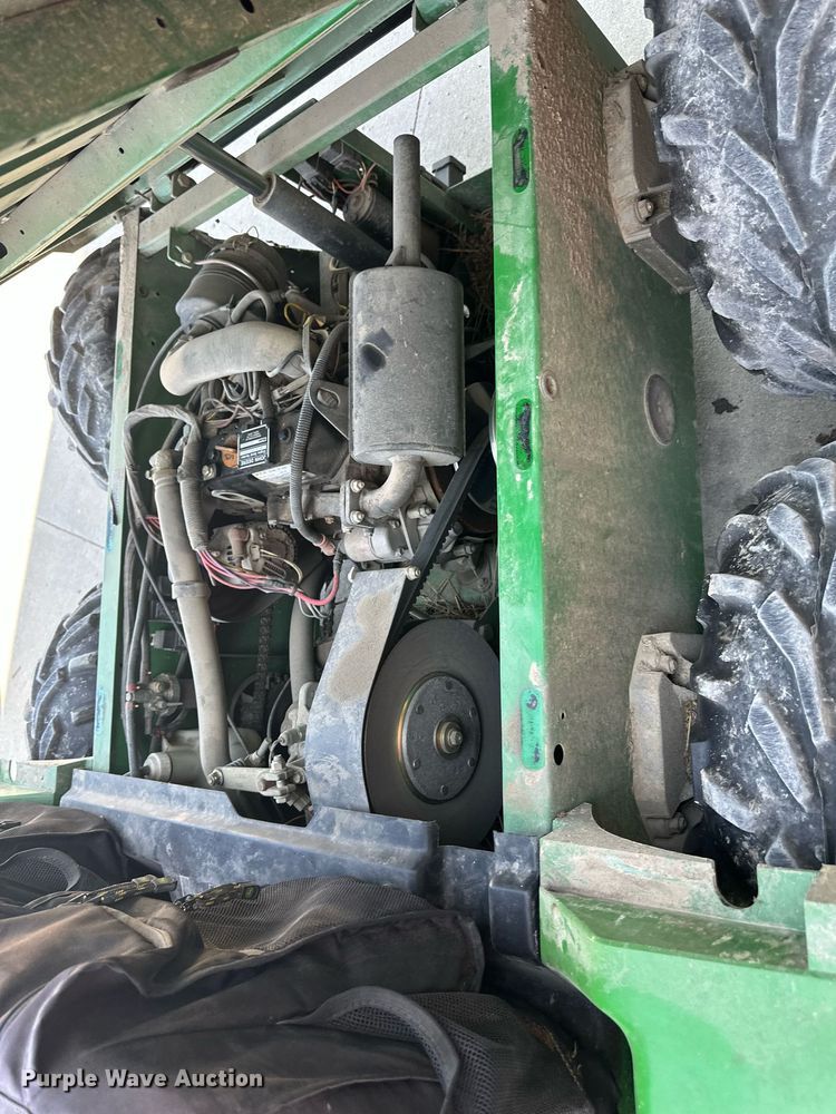 image for item DS2105 2006 John  Deere Gator  utility vehicle