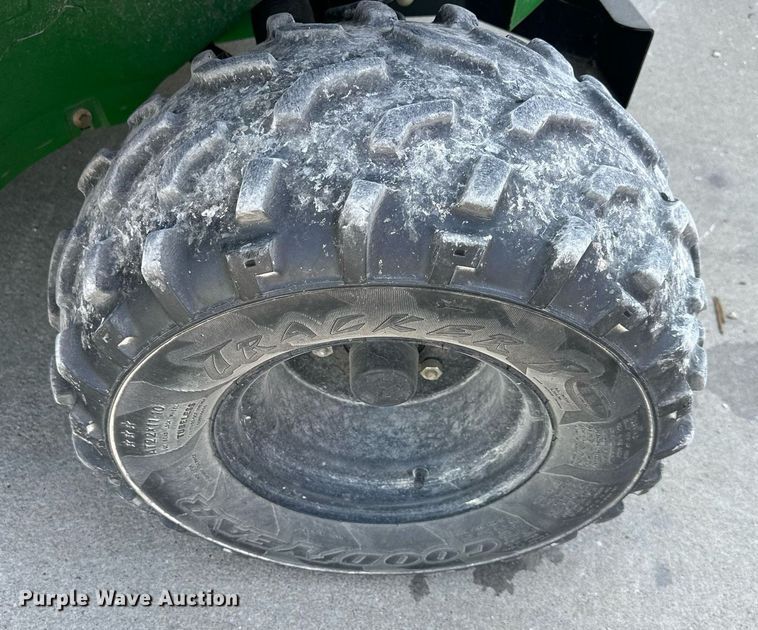 image for item DS2105 2006 John  Deere Gator  utility vehicle