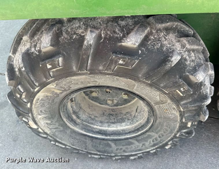 image for item DS2105 2006 John  Deere Gator  utility vehicle