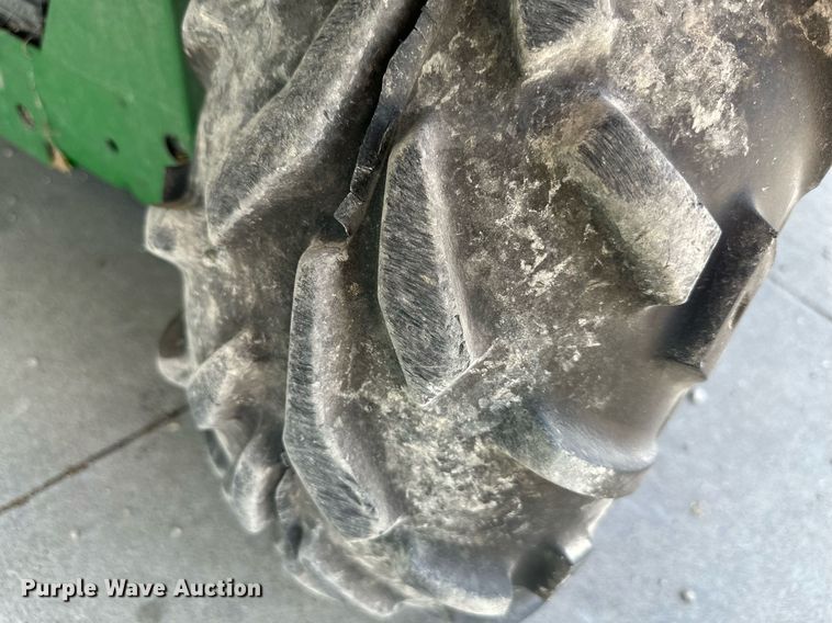 image for item DS2105 2006 John  Deere Gator  utility vehicle