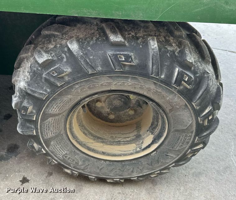 image for item DS2105 2006 John  Deere Gator  utility vehicle