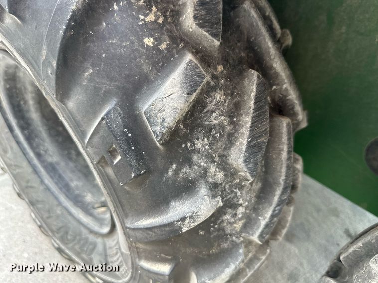 image for item DS2105 2006 John  Deere Gator  utility vehicle